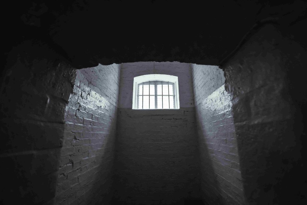 Ilustrasi penjara yang digunakan untuk belenggu setan saat bulan ramadhan