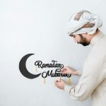 Seseorang yang berniat dan berdoa di bulan Ramadhan