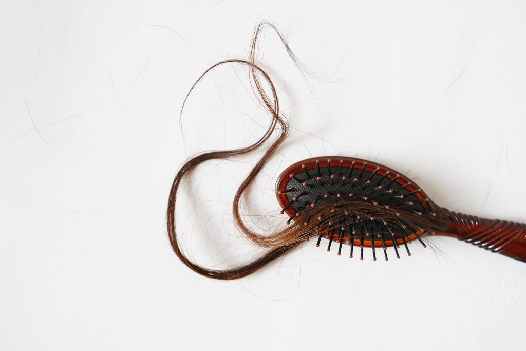 Rambut perempuan rontok saat haid