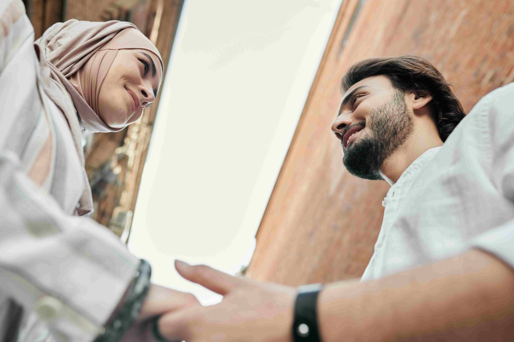 Foto ilustrasi memilih calon pasangan