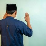 Ilustrasi seseorang sedang salat dhuha