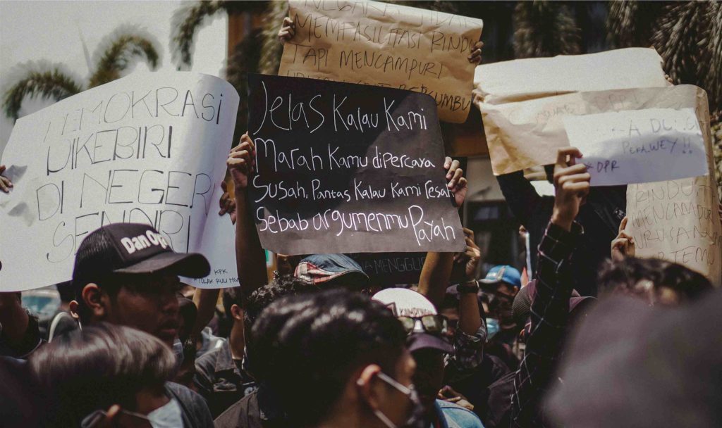 Ilustrasi foto Di Manakah Allah Ketika Kezaliman Terjadi